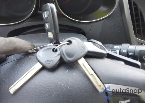 2013 Hyundai Veloster Base W/Black z USA, uszkodzony, nr VIN KMHTC6AD7DU117545